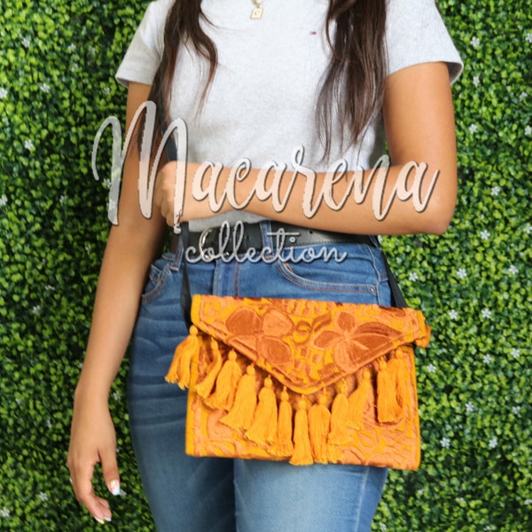 Huipil Purse ~ Mexican Handbag ~ Chiapas Clutch ~ Zippered Pouch ~ Flowered Bag ~ Floral ~ Embroidered ~ Evening Bag ~ Wristlet ~ Fringe ~