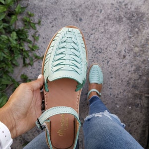 Sandales Huarache Style bohème toutes les tailles Style vintage hippie Style mexicain Cuir coloré Huaraches mexicaines Sandale à bride cheville image 1