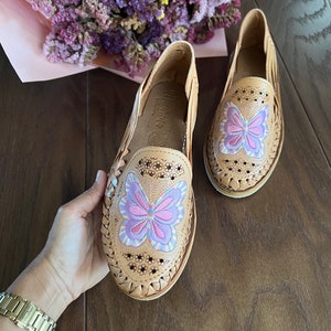 Huarache Sandal for Women ~ Todas las tallas Boho- Hippie Vintage ~  Huaraches Mexicanos ~ Butterfly Embroidery ~ Handmade ballerina