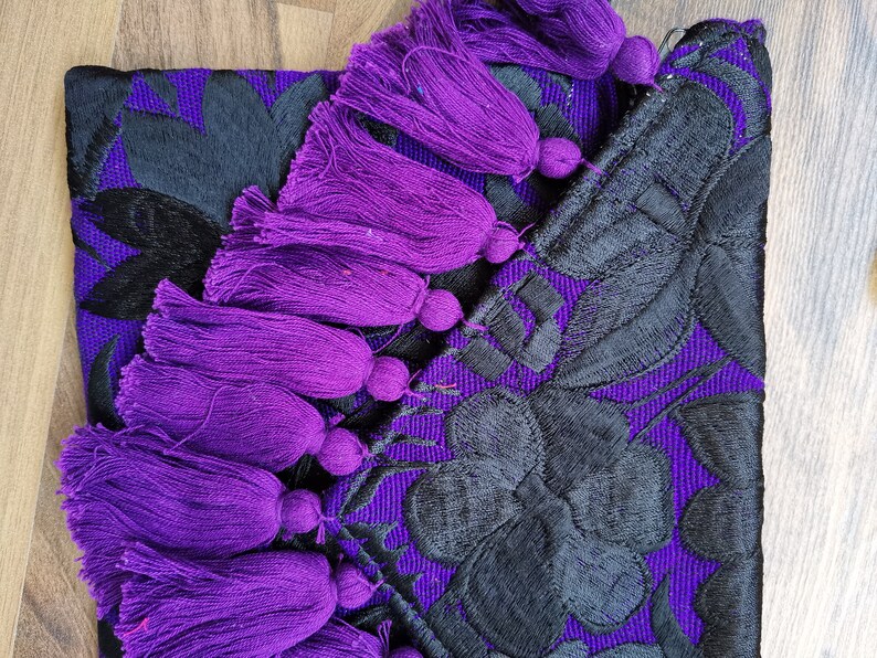 Huipil Purse ~ Mexican Handbag ~ Chiapas Clutch ~ Zippered Pouch ~ Flowered Bag ~ Floral ~ Embroidered ~ Evening Bag ~ Wristlet ~ Fringe ~