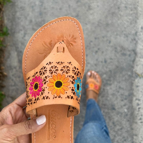 Huarache Sandal ~ All Sizes Boho- Hippie Vintage ~ Mexican Style ~ Colorful Leather ~ Mexican Huaraches