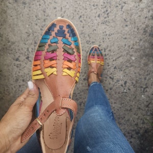 Huaraches mexicaines multicolores ~ sandales Huarache ~ toutes les tailles vintage bohème-hippie ~ style mexicain ~ huaraches mexicaines ~ sandales à bride cheville