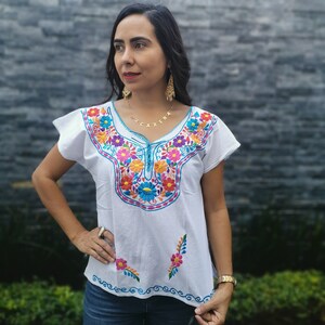 Blusa Blanca Huipil Chiapas Mujer Bordada a Mano Camisa | Etsy México