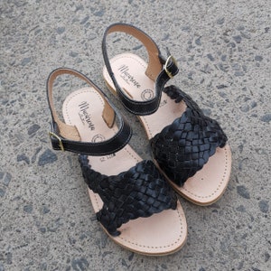 Black Huarache Sandal ~ All Sizes Boho- Hippie Vintage ~ Mexican Style ~ Colorful Leather ~ Mexican Huaraches