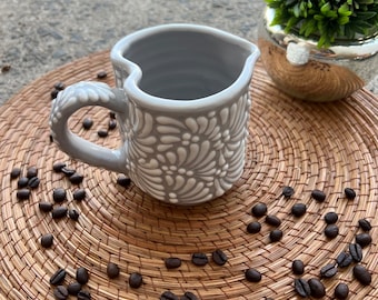 Elegancia sincera: taza de té o café de Talavera hecha a mano en México
