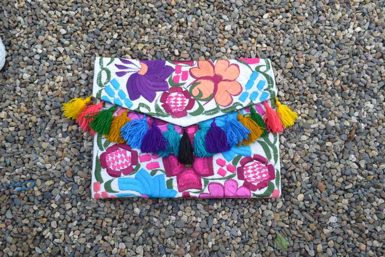 Huipil Purse ~ Mexican Handbag ~ Chiapas Clutch ~ Zippered Pouch ~ Flowered Bag ~ Floral ~ Embroidered ~ Evening Bag ~ Wristlet ~ Fringe ~