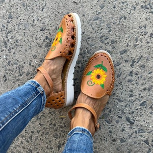 Huarache Sandal ~ All Sizes Boho- Hippie Vintage ~ Mexican Style ~ Colorful Leather ~ Mexican Huaraches