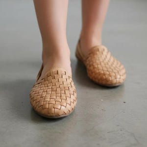 Sandalias Huarache de cuero hechas a mano – Zapatos mexicanos tejidos para el verano imagen 1