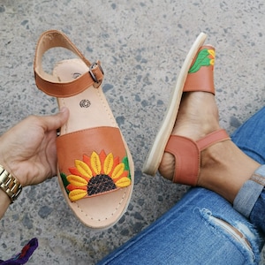 Huarache Sandal ~ All Sizes Boho- Hippie Vintage ~ Mexican Style ~ Colorful Leather ~ Mexican Huaraches