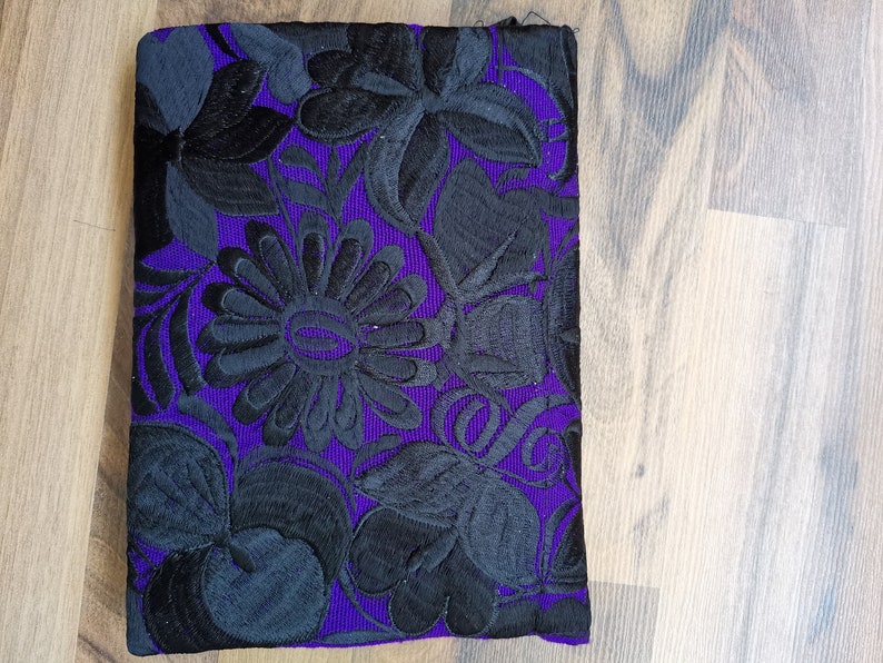 Huipil Purse ~ Mexican Handbag ~ Chiapas Clutch ~ Zippered Pouch ~ Flowered Bag ~ Floral ~ Embroidered ~ Evening Bag ~ Wristlet ~ Fringe ~