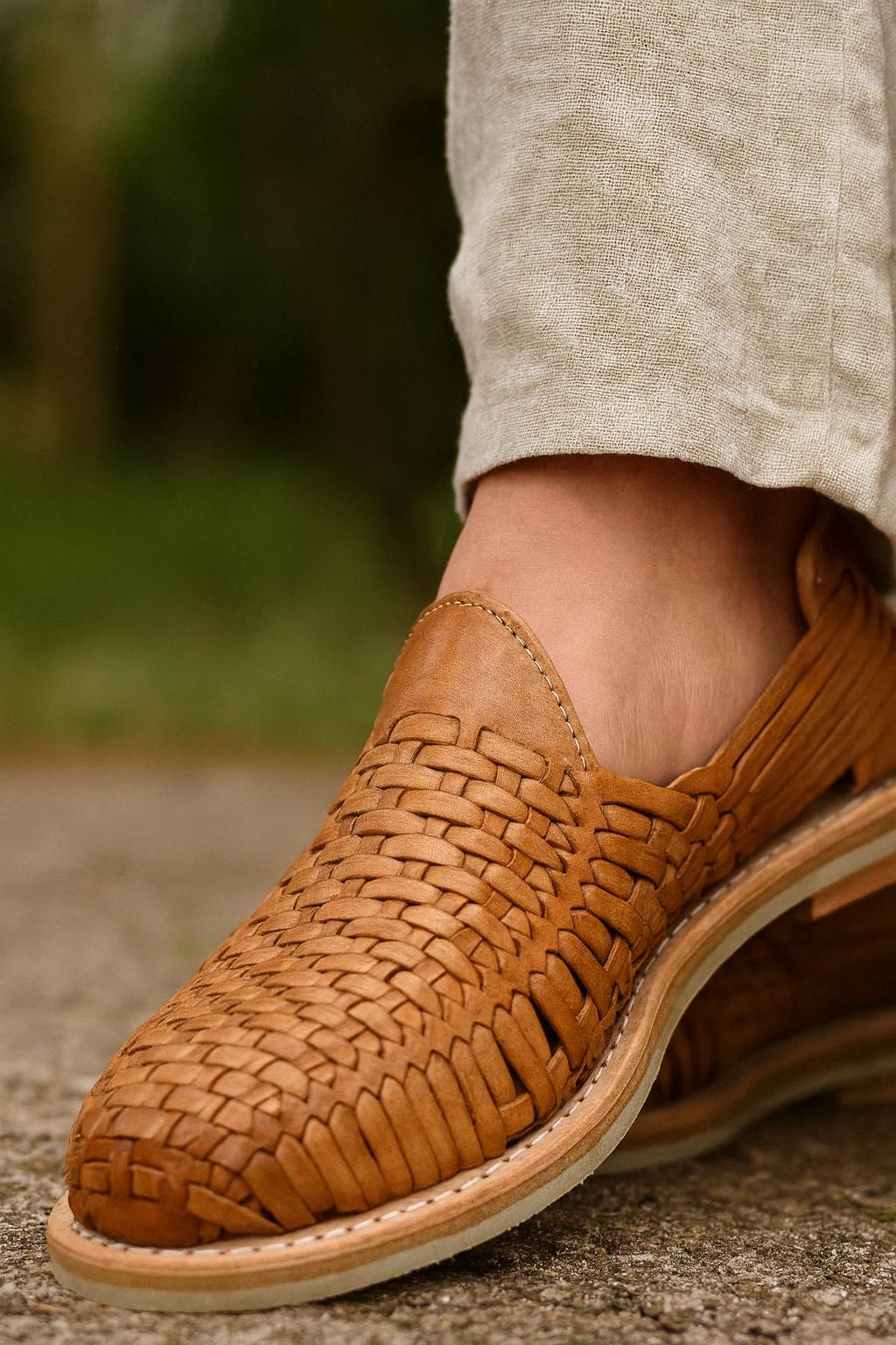 mens size 9 huaraches