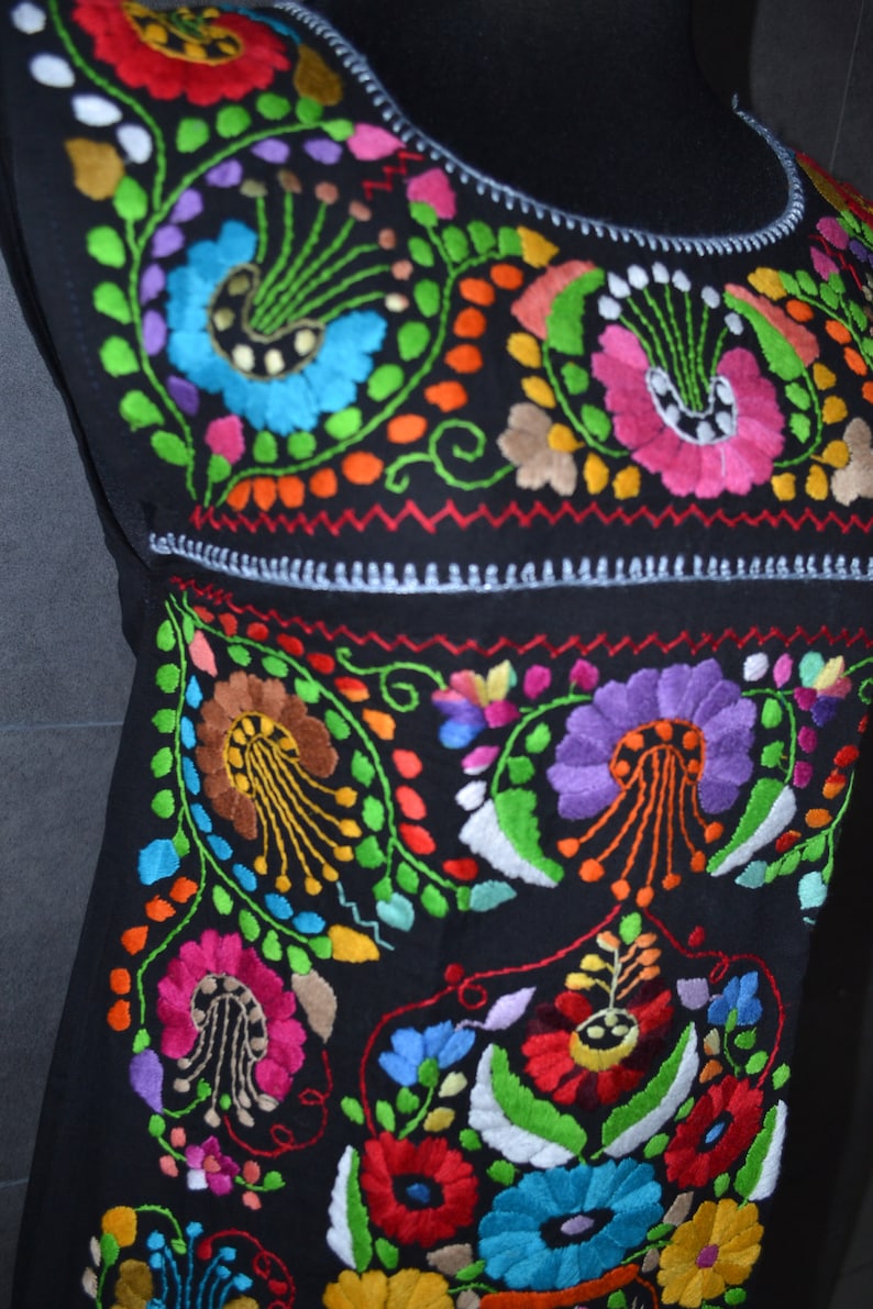 Black Huipil Chiapas Blouse ~ Flower Shirt ~ Mexican Shirt ~ Ethnic Floral Shirt ~ Womens Shirt ~ Boho ~ Embroidered Shirt ~ Handmade Shirt