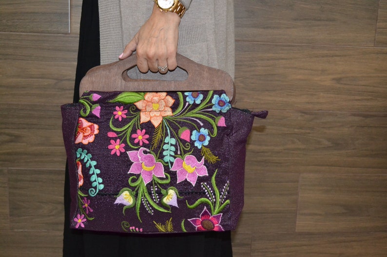 Mexican Embroidered Purse ~ Chiapas Clutch ~ Huipil Purse ~ Flowered Handbag ~ Floral Purse ~ Gifts for Women ~ Wooden Handle Purse~Colorful