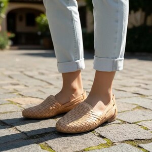 Sandalias Huarache de cuero hechas a mano – Zapatos mexicanos tejidos para el verano imagen 6