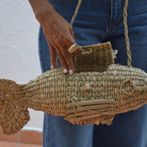 Woven Fish Palm Bag, Palm Bag, Animal Shape, Palm Fish, Mexican palm bag, handmade Boho hippie bag, hand woven palm bag