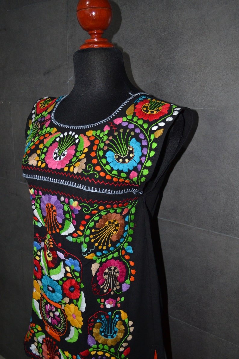 Black Huipil Chiapas Blouse ~ Flower Shirt ~ Mexican Shirt ~ Ethnic Floral Shirt ~ Womens Shirt ~ Boho ~ Embroidered Shirt ~ Handmade Shirt