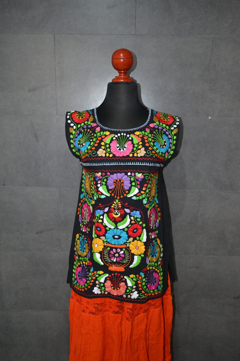 Black Huipil Chiapas Blouse ~ Flower Shirt ~ Mexican Shirt ~ Ethnic Floral Shirt ~ Womens Shirt ~ Boho ~ Embroidered Shirt ~ Handmade Shirt