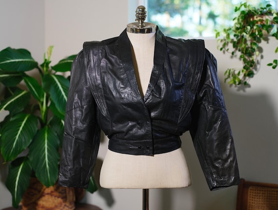 ジャケット・アウター SOFTHYPHEN FAUX LEATHER CROPPED SHIRT Vintage 1980s Black Leather Jacket Cropped Huge Shoulder