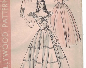 Dreamy 1940s evening or prom dress pattern. Hollywood 483 Size 14 Bust 32