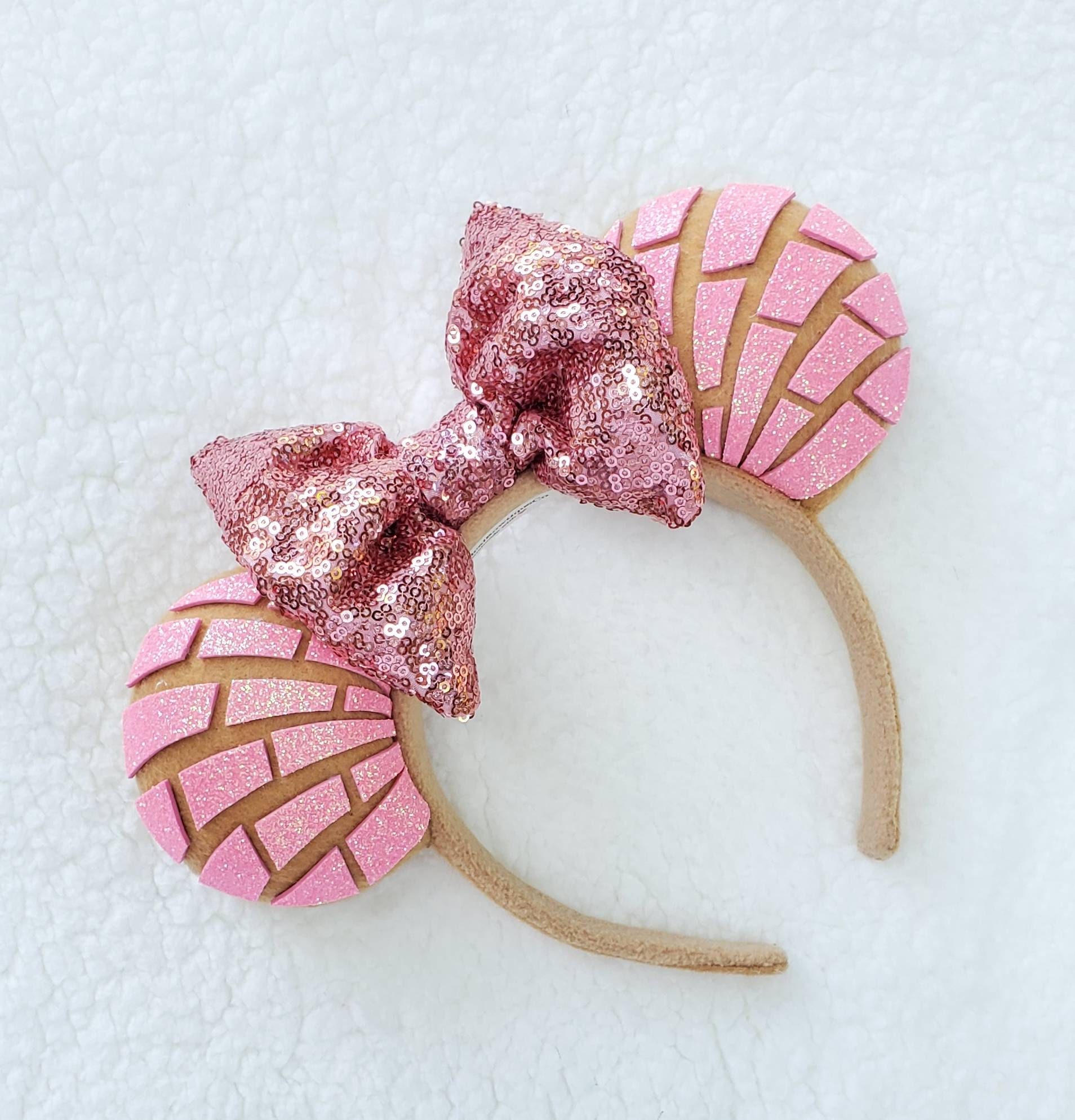Light Pink Glitter Concha With Sequins Bow Minnie Mouse Ears  display picture 2
