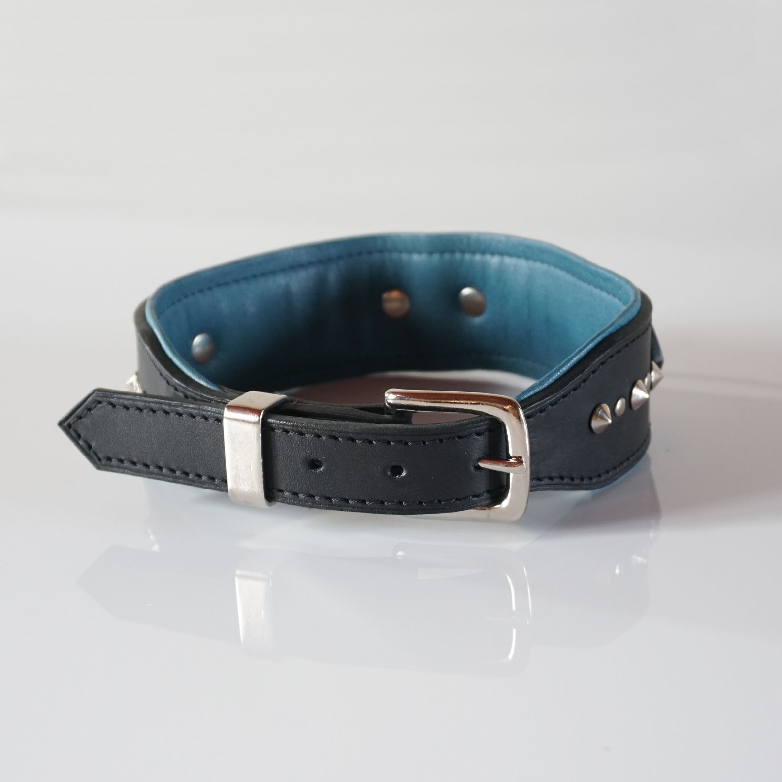 ESTATE IN BLACK PATENT & NICKEL DOG COLLAR main image 1