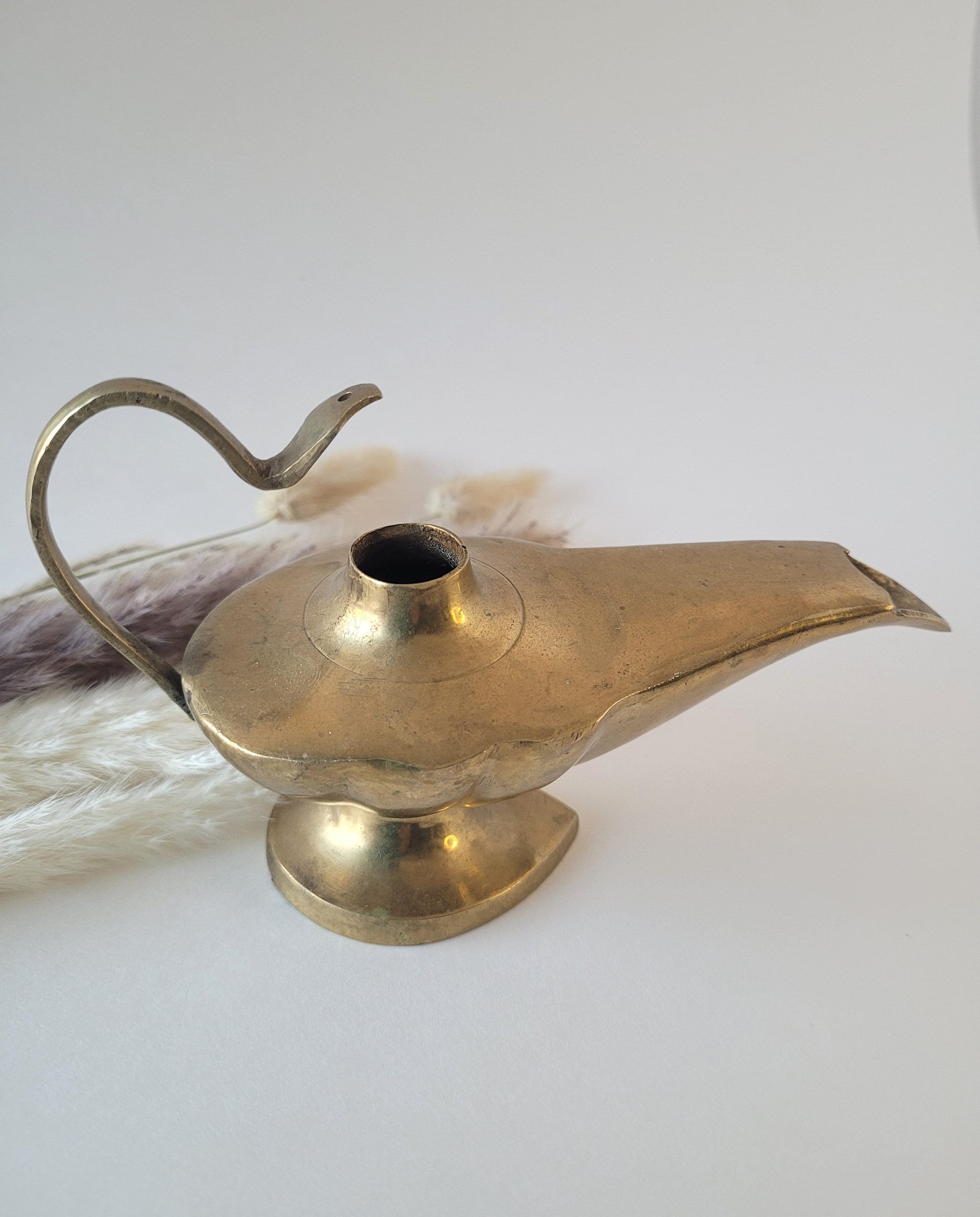 Vintage Solid Brass Genie Oil Lamp / Vintage Brass Aladdinstyle Oil