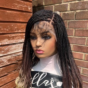 Ombré Knotless Box Braid Wig: 30" Wavy Ends, Color 1/33/613