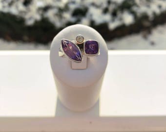 Multicolor ring in purple