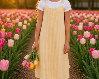 Abito a salopette in lino e cotone color giallo burro / Righe sottili bianche / Abito da bambina con spalline regolabili / Taglie 7 10 12 14 16 / Abito estivo di media lunghezza