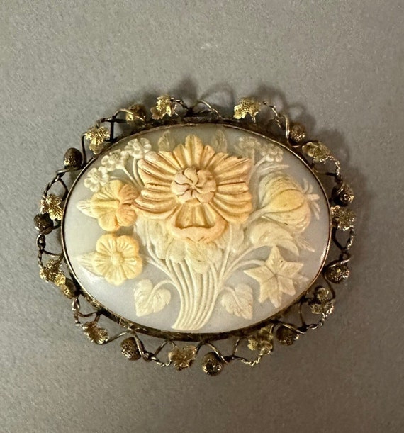 Antique Victorian Carved Shell Cameo Brooch Circa… - image 1