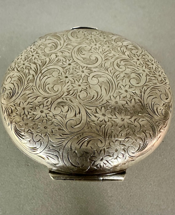 Antique Sterling Silver Engraved Compact with Mir… - image 5