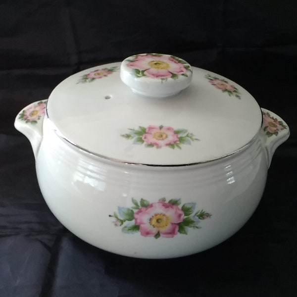 A Hall Superior Quality Kitchenware 2.5 quart round Rose White pattern casserole with lid that has platinum trim.  Bowl 949