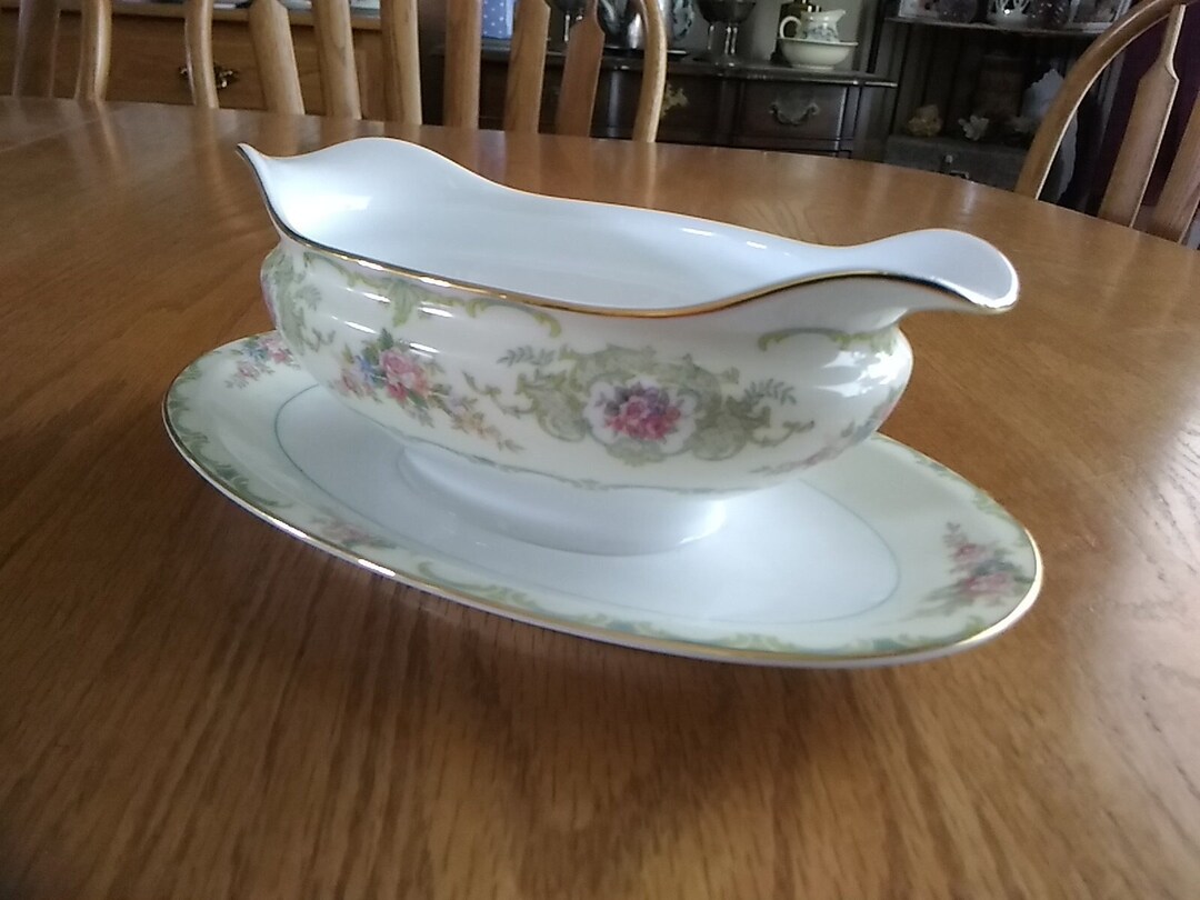 Noritake Gravy Boat With Attached Underplate in the Glendora Light