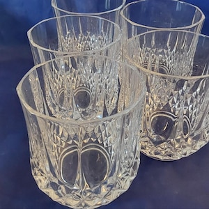 A set of 6-11 oz matching clear Cristal d'Arques in the Longchamp pattern flat bottomed Double Old Fashion glass. Bar 1077