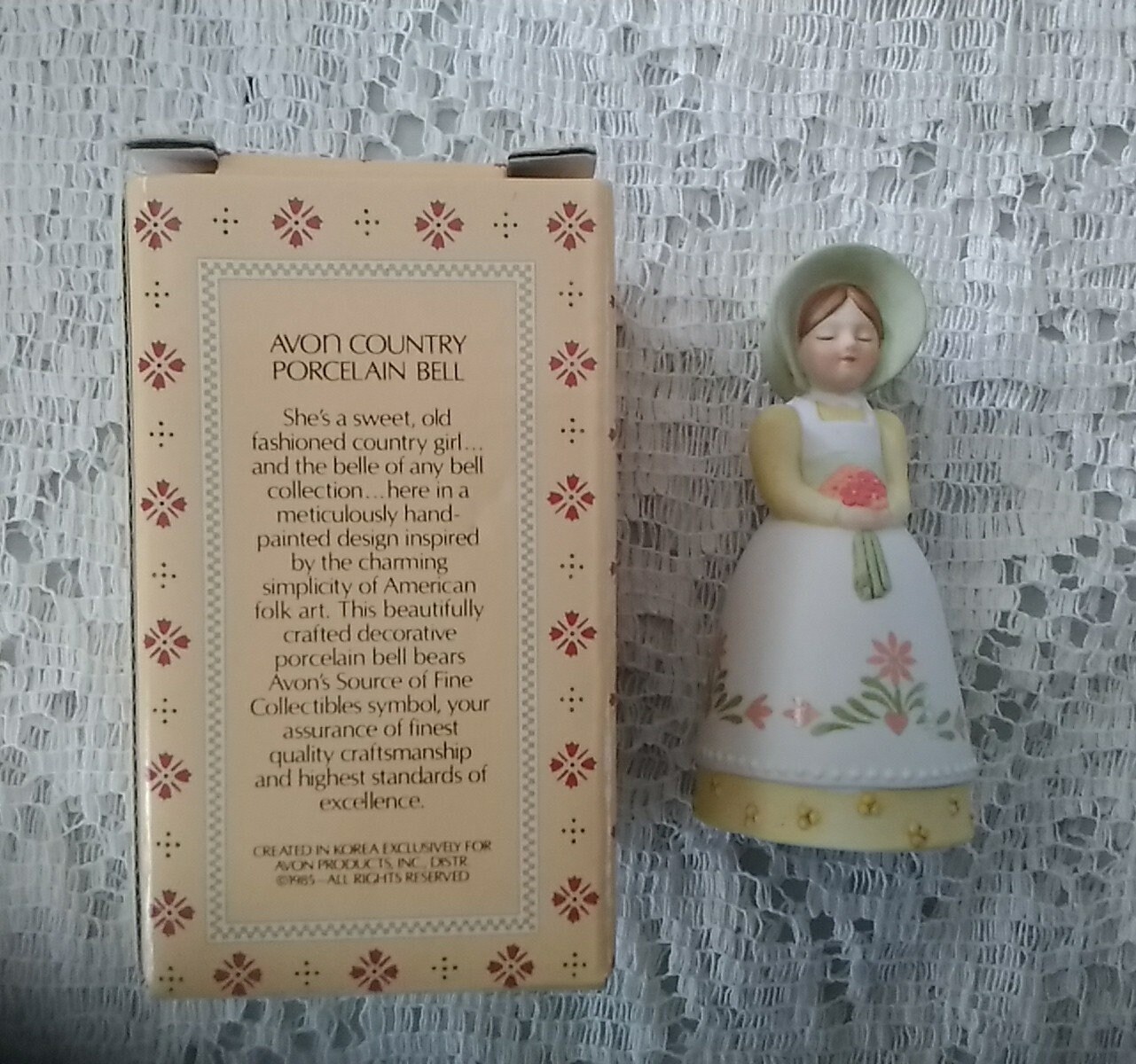 A Collectible 1985 Avon Country Porcelain Bell Of A Sweet Old Fashioned Southern Belle With Great Detail. C 108