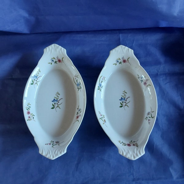 A pair Cordon Bleu floral design glazed stoneware handled white 10 "au gratin dish. For freezer, oven, microwave or dishwasher. Bowl 1359