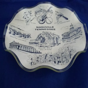 Glass souvenir bowl from Nashville Tennessee, showing it's highlights. Bowl 535