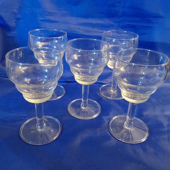 A Set of 5 Stemmed 5 Oz Wine Glasses With an Unusually Shaped Bowl. Bar  1056 