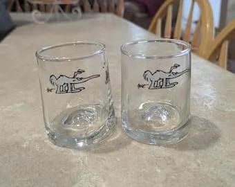 Selling in sets of 2 vintage Jonny Hart BC comic strip 6 oz juice glasses featuring the Anteater and Ants, with multiple sets.  Glass 845