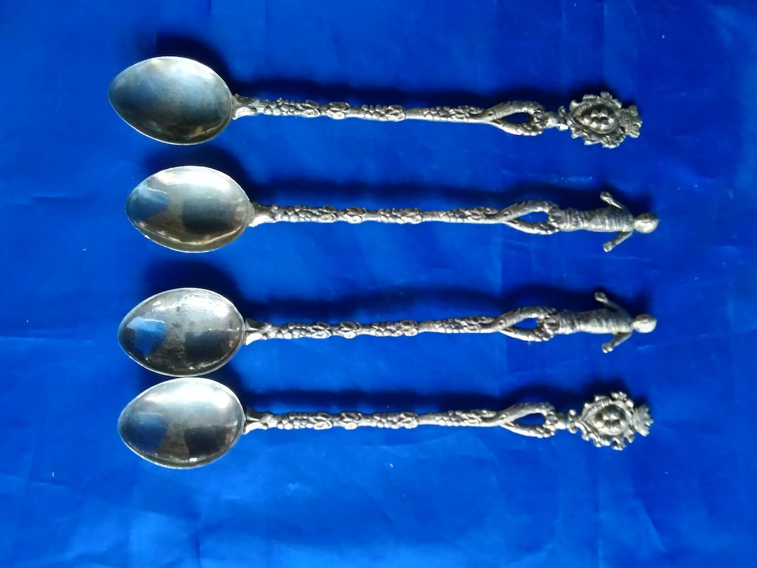 Set of 4 Unique Brass Hors D'oeuvres Spoons in the Bordini Montagnani