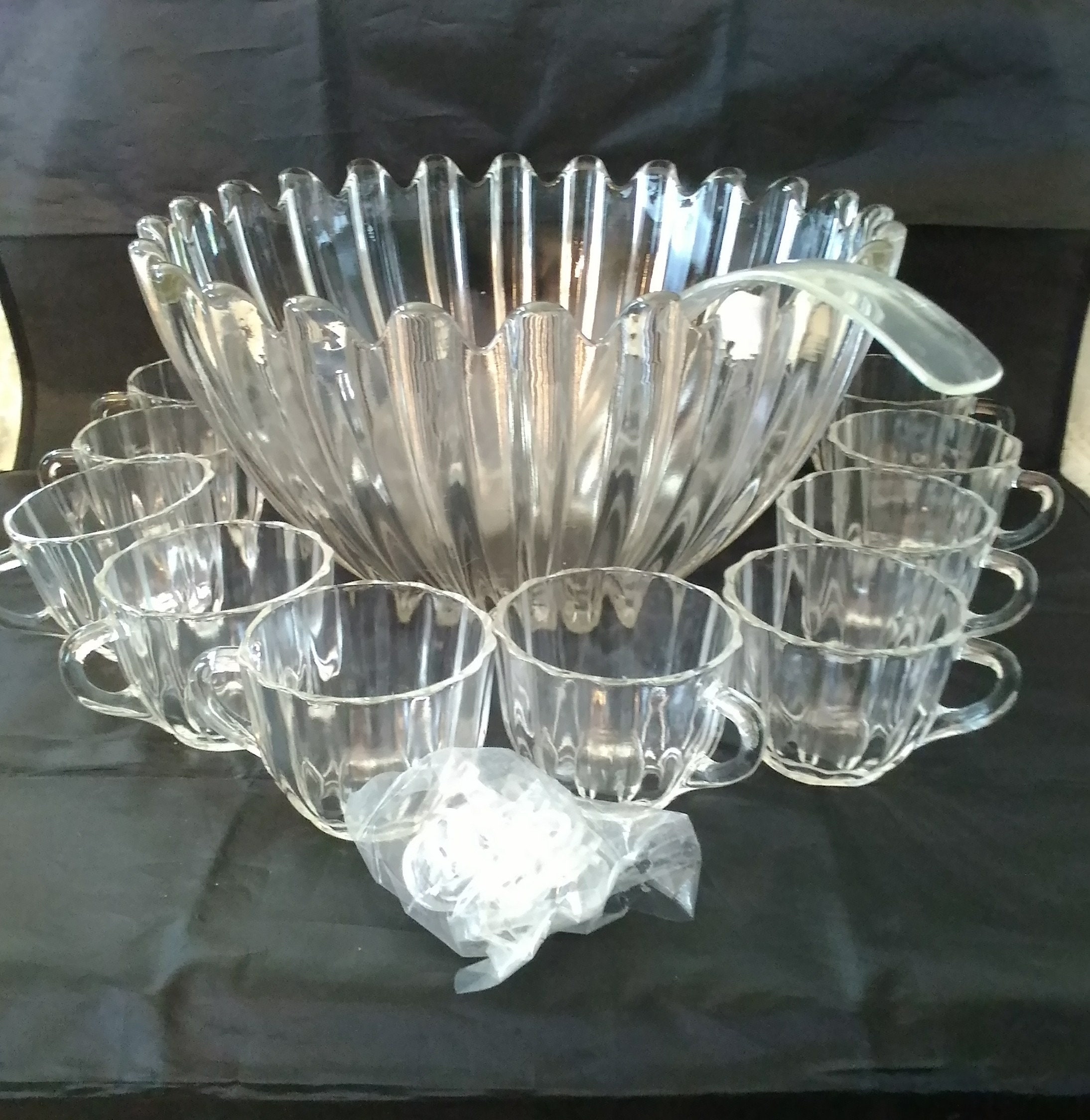 Clear Glass 13 1/2 Punch Bowl Ladle With Pour Spout and Flat Bottom and  Hanging Hook FREE SHIP B 