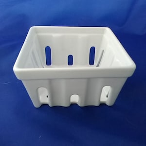 A white ceramic Cordon Bleu 5" square berry baskets.  Misc 717