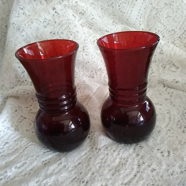 A pair of identical Anchor Hocking 6.5" tall Royal Red bulb shaped vases with 3 rings half-way up.  Vase 334