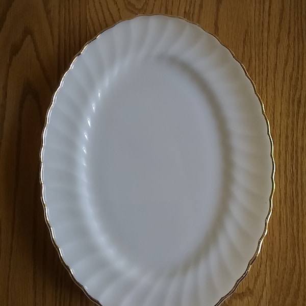 From the 50s, an Anchor Hocking Suburbia swirled white glass large oval 13" serving platter with gold trim. DWS 164