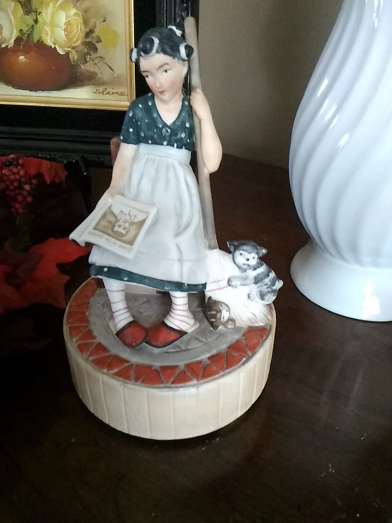 Norman Rockwell Music Box Stars of the screen playing Tomorrow Misc 410