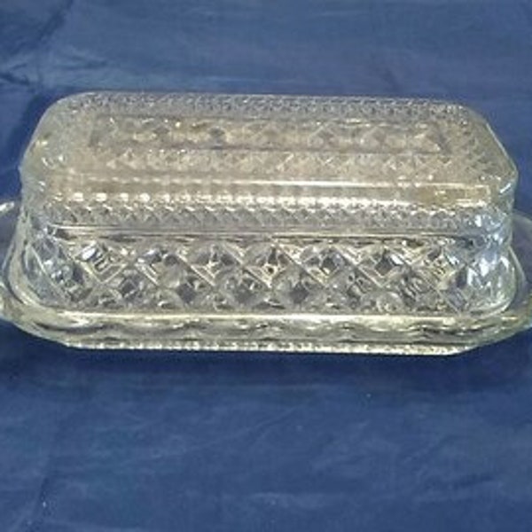 A Wexford rectangular glass butter tray and matching cover in a criss cross pattern.  Dish 1728