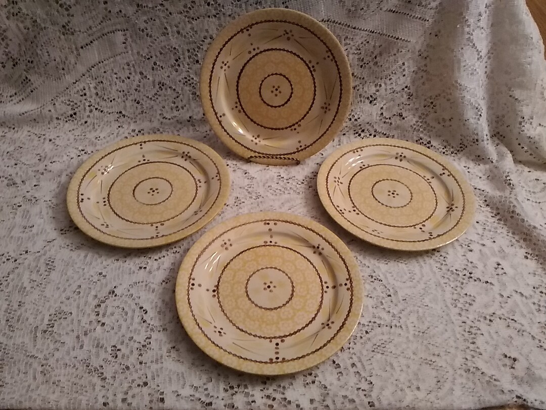 Temptations by Tara in the Yellow Old World Pattern on a Set of 48