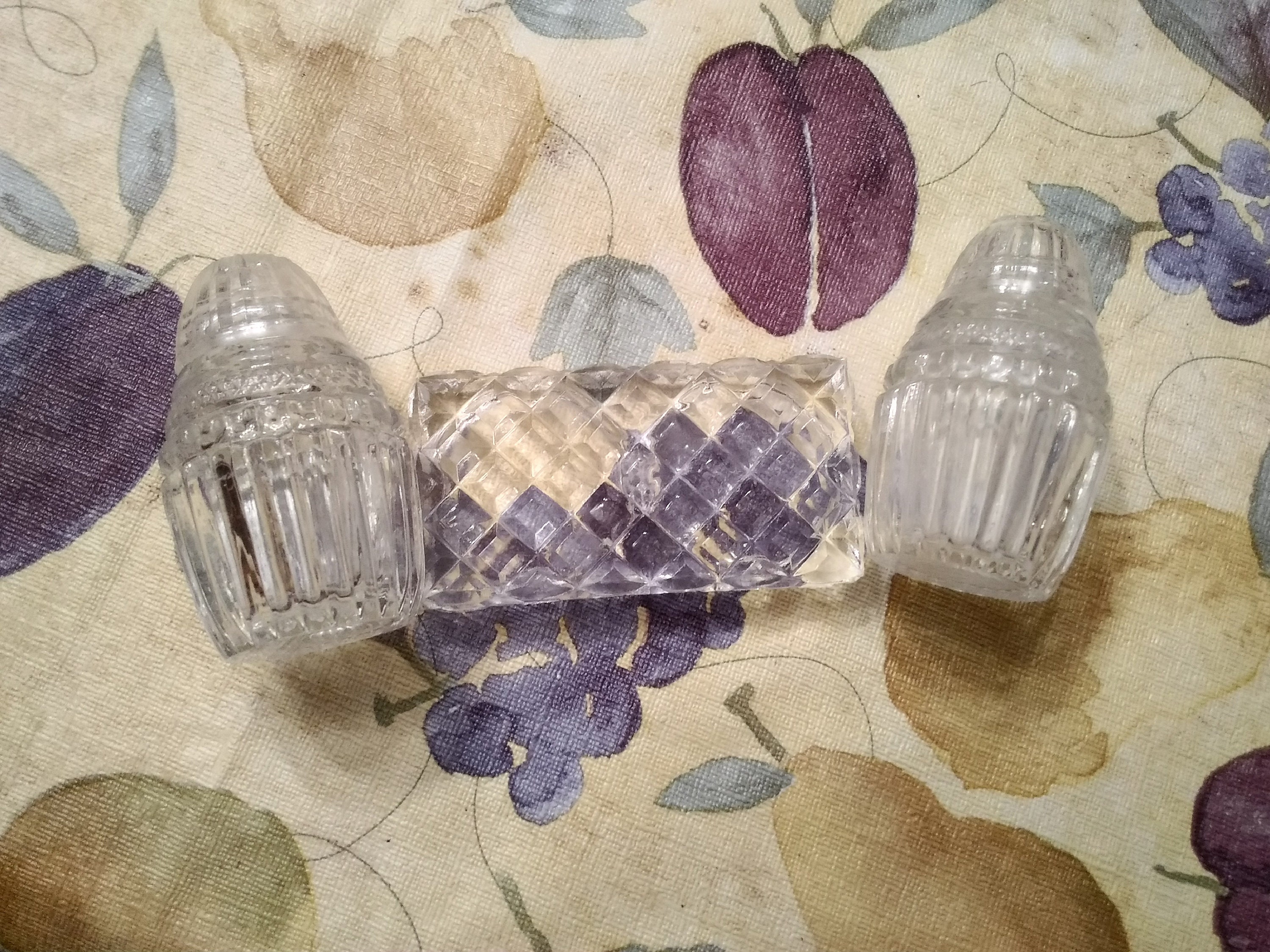 Glass ribbed salt and pepper set with caddy tray with diamond Etsy Glass ribbed salt and pepper set with caddy tray with diamond Etsy