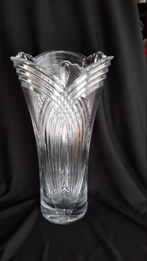A large 14" crystal tulip vase for long stemmed flowers for your sweetheart Vase1 a large 14 crystal tulip vase for long