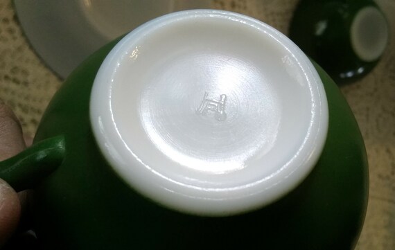 A Set of 2 Sierra Ovide Dark Green Hazel Atlas 6 Oz Cup and 6